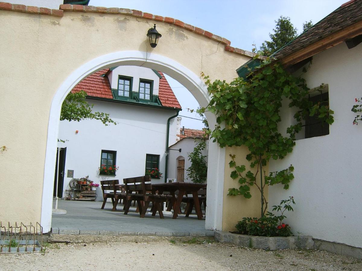 Hanfthal-Hof Лаа ан дер Тая Екстериор снимка